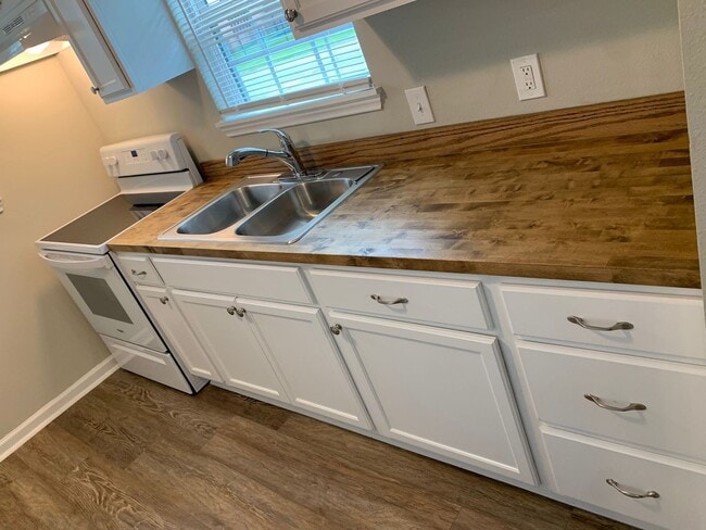 Photo - 3600 Live Oak St