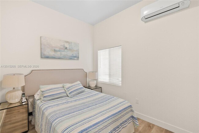 Photo - 830 SE 14th St Unit 2