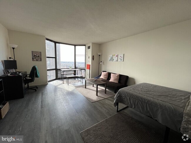 Building Photo - 2018-32 Walnut St Unit 16F Rental