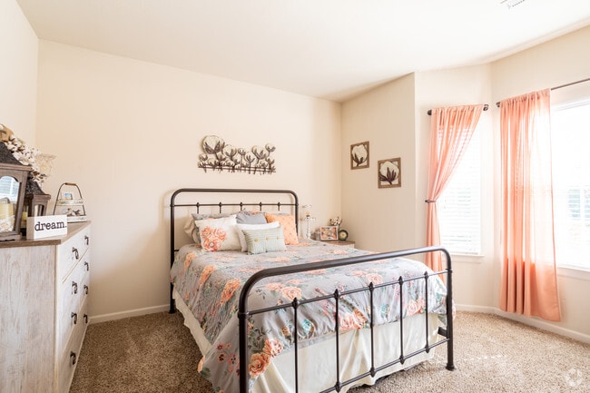 2BR, 2BA - 1,093 SF