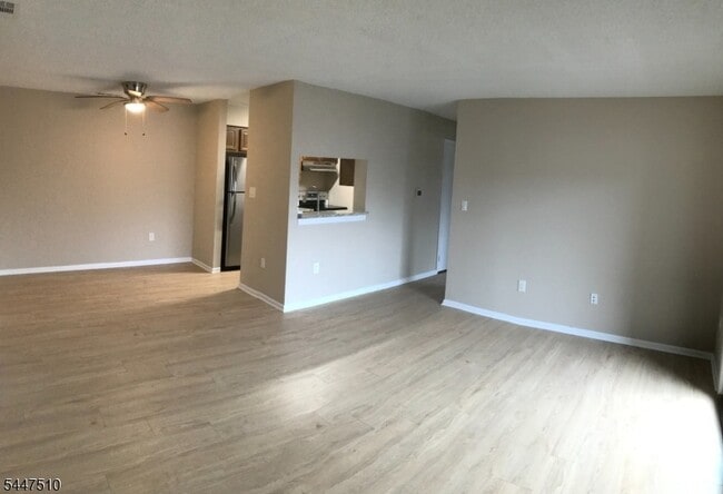 4811 Ravens Crest Dr