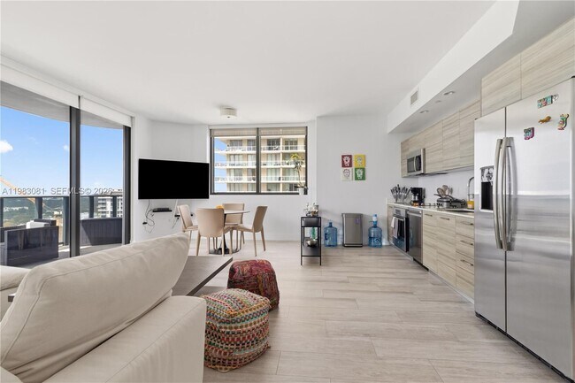 Photo - 121 NE 34th St Unidad 2109