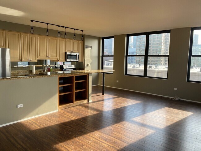 Photo - 330 N Jefferson St Unidad 1305