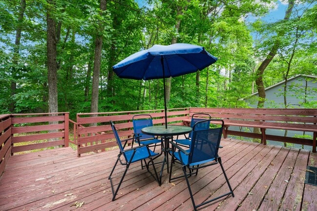 Building Photo - 2be / 1.5ba Duplex Unit B - Great Convenient Location