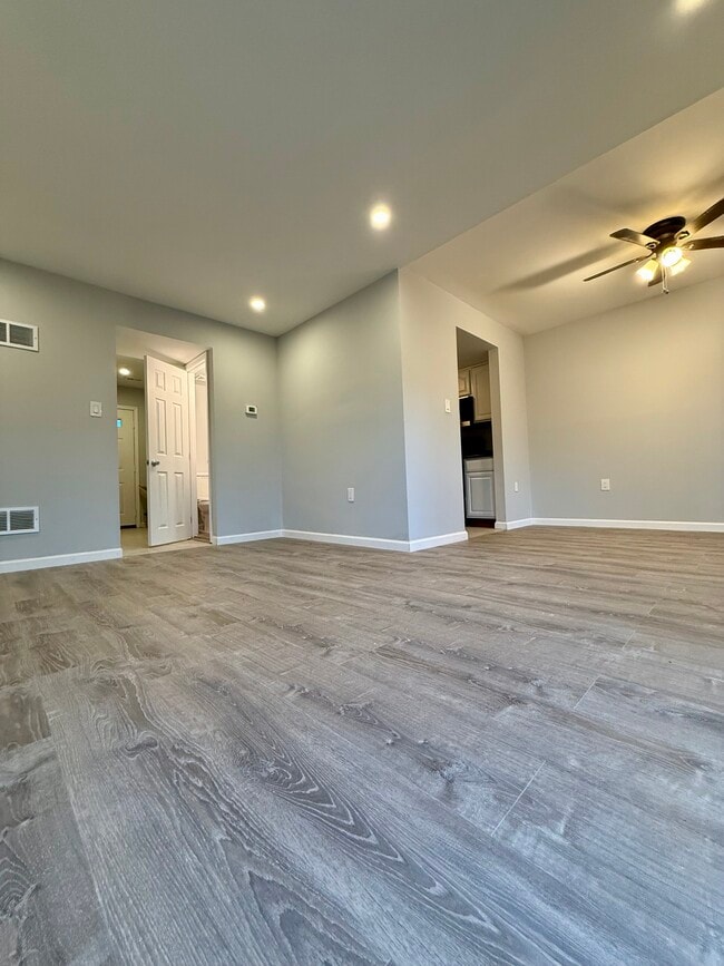 Photo - 238 Stevenson Sq