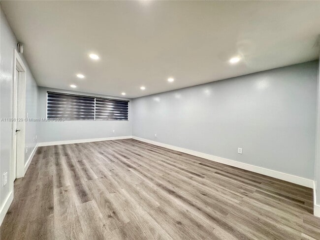 Photo - 6175 NW 186th St Unidad 109