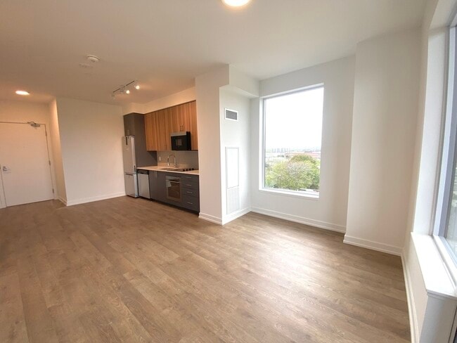 Photo - 415 Main St W Unit 706