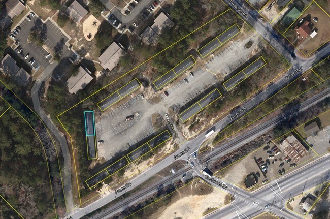 Foto principal - The Pines at Farrow Apartments