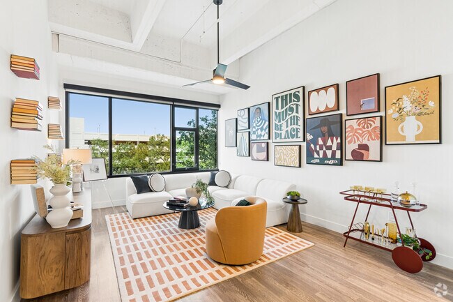 1BR, 1BA - 805SF - Living Room