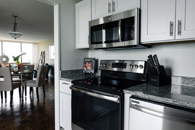 Hampton Plaza Apartments