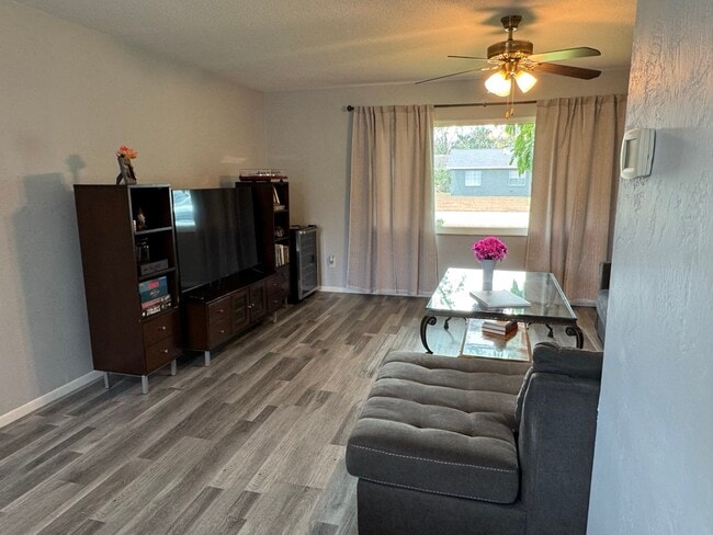 Sala de estar - 1063 Wexford Way