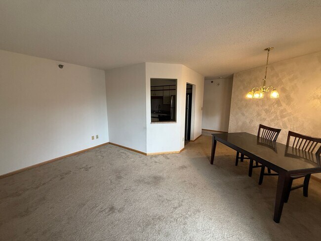 Photo - Condo DT Saint Paul 2 Bedroom 2 Bath-Enjoy sitting on a patio and enjoy the views