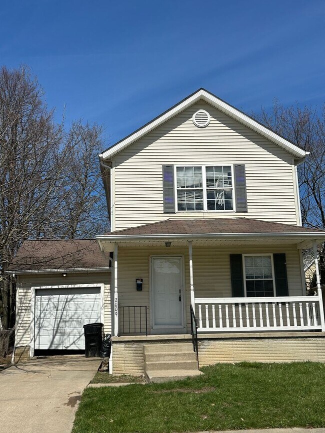 Building Photo - 3bd Single Section 8 Rental