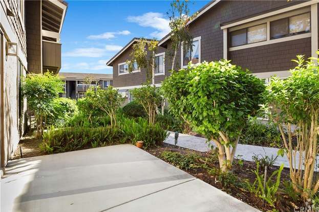 Building Photo - 21 Streamwood- Rental