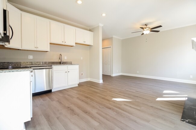 Photo - 150 N Church St