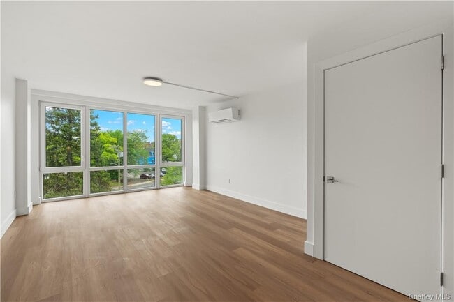 Photo - Ten Lyon Pl Unit 3J