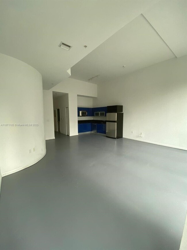 Building Photo - 253 NE 2nd St Rental