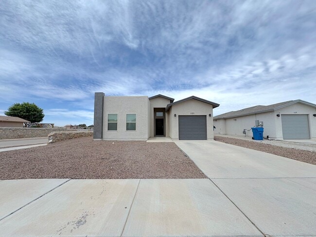 Building Photo - 121 Alamito Creek Ave