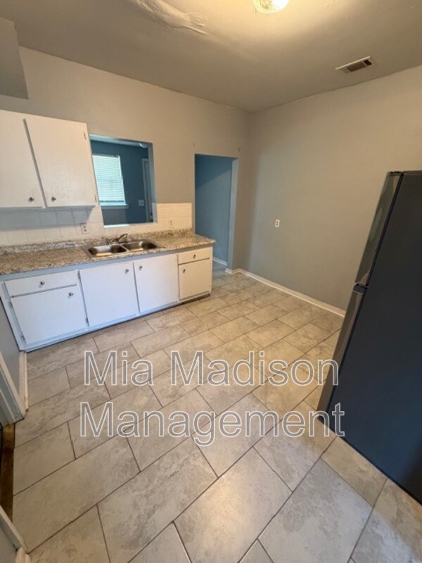 Photo - 1419 Richards St