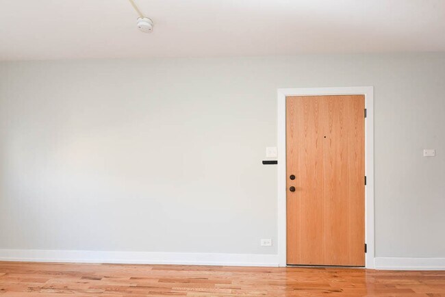 562 W Arlington Pl Unit 014