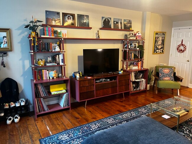 Photo - 421 Boas St