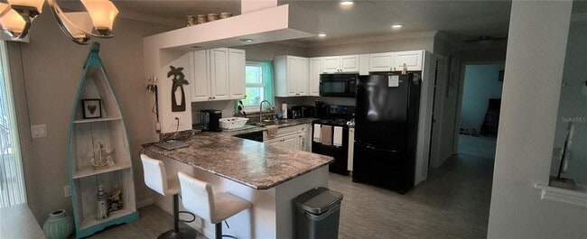 Photo - 824 Devon Rd