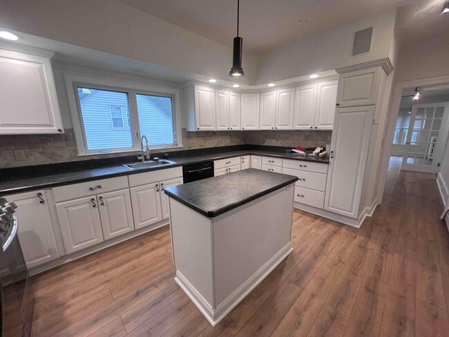 Photo - 61 Wollaston Ave Unit 61 Wollaston Ave -  2