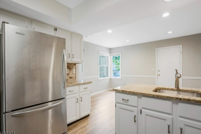 Photo - 54 Eton Ct