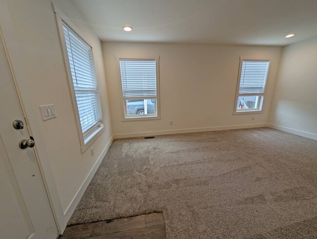 Photo - 400 Sulphur Bank Dr