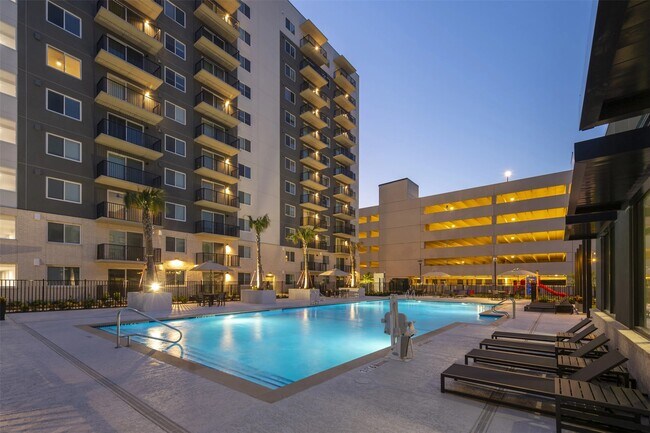 Building Photo - 18036 Park Row Blvd Unit 11202 Rental
