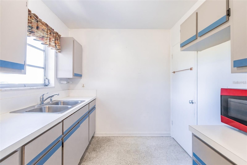 Photo - 21307 Gladis Ave