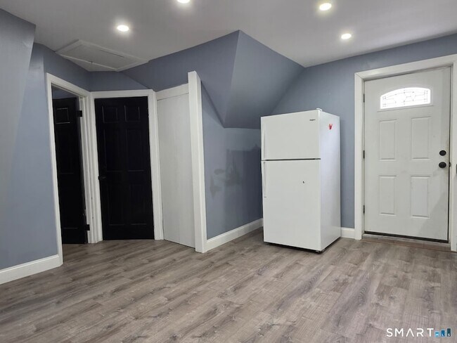 979-981 Hancock Avenue Unit 3