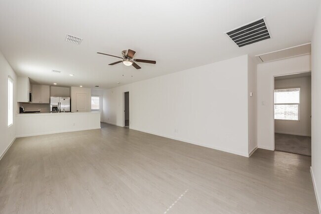 Photo - 1715 Crossbill St