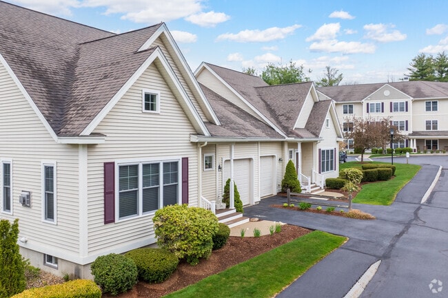 Photo - Crescent Gate at Sturbridge