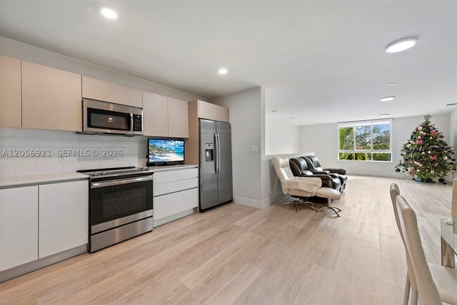 Building Photo - 2505 NE 193rd St Unit 4202