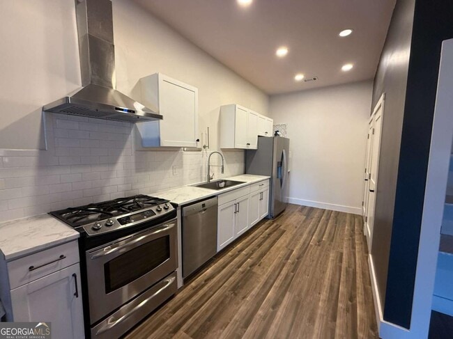 Photo - 95 W Franklin St Unit APT. B