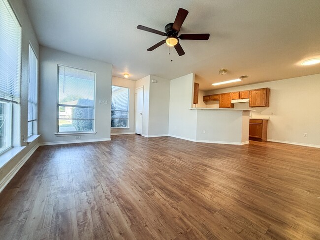 Photo - 105 Long Ln House