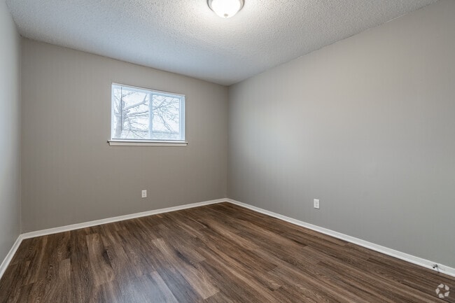 2BR, 1BA - 800SF - Bedroom