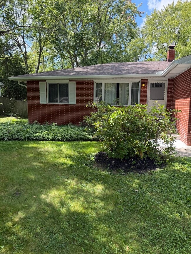 Building Photo - 4748-4752 Sunnyside Drive Unit 4748 Sunnyside