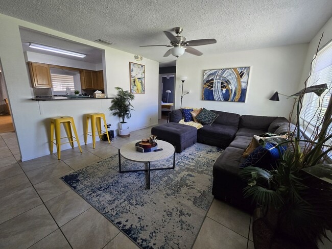 Photo - 1430 Parkview Ln