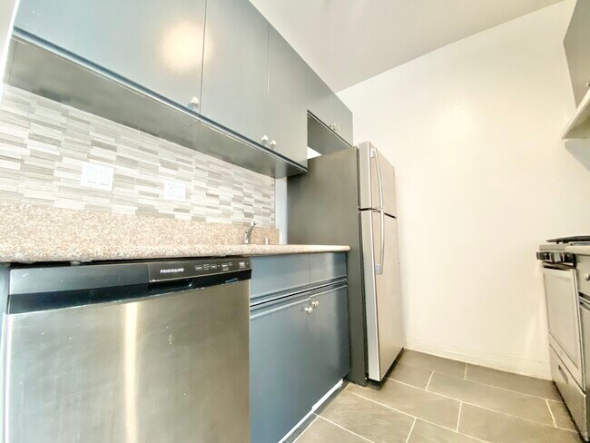 Photo - 125 N Doheny Dr Unit 205