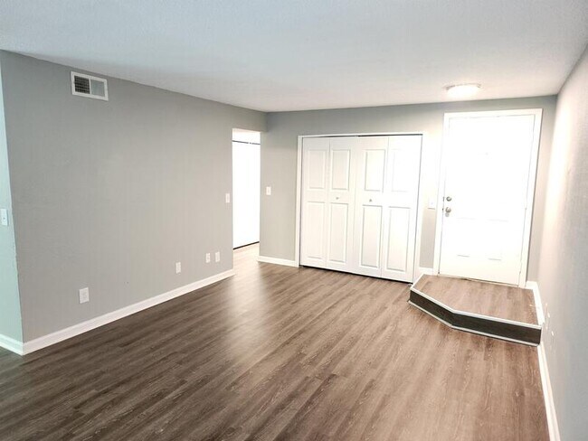 233 Seasons Pkwy