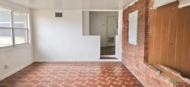 Photo - 2325 Johnson St