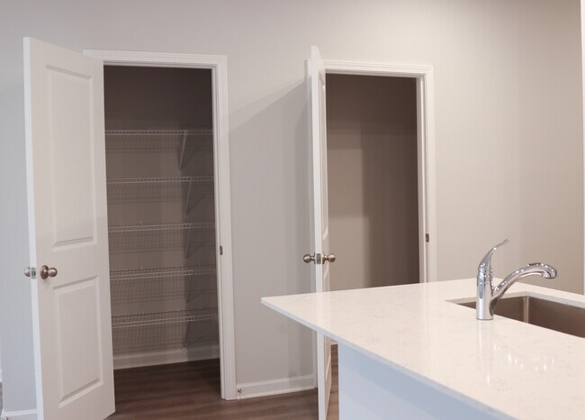 Photo - 481 Crown Dr