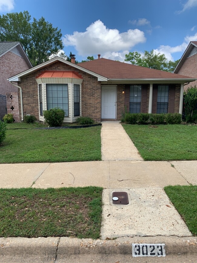 Photo - 3023 Sutton Dr House