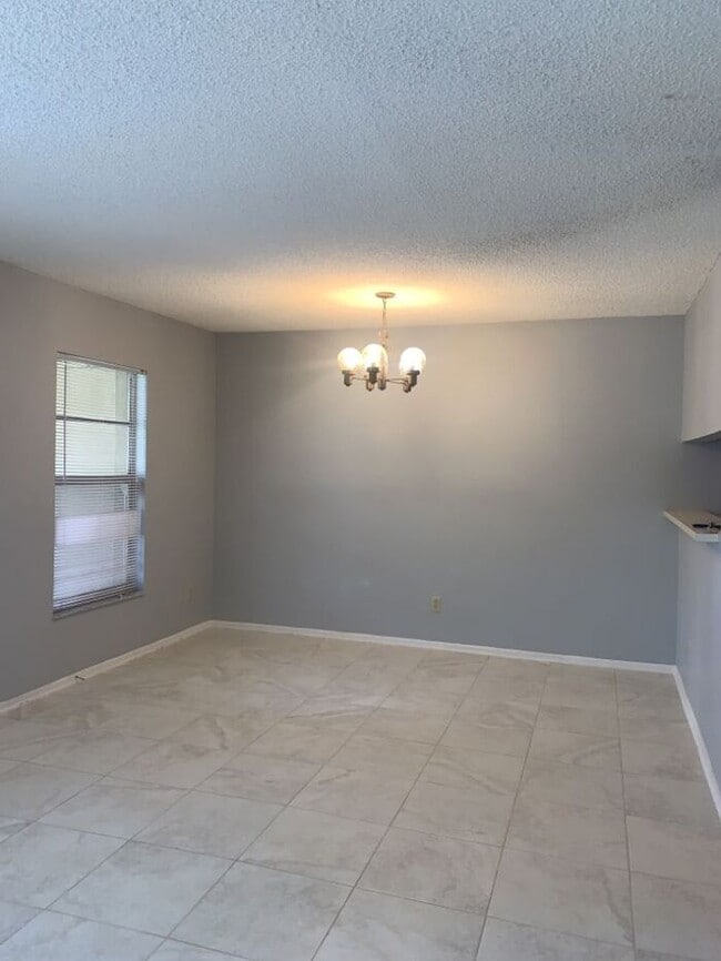 Photo - WATER AND GARBAGE INCLUDED - CLOSE TO USF Unit APT 101