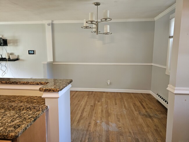 Photo - 222 Crest St