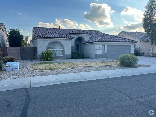 Building Photo - Great Central Gilbert Home