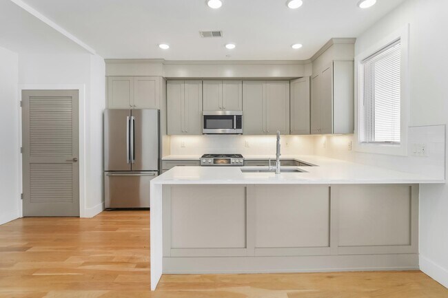 Building Photo - 382 7th St Unit 3 Rental
