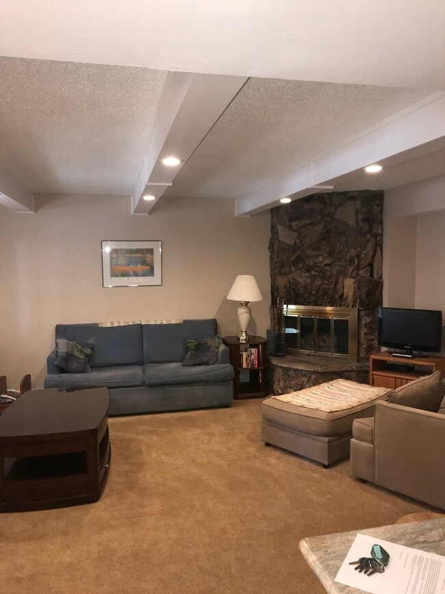 Photo - UNFURNISHED Upgraded Condo in Central location - Quiet Condominium Complex